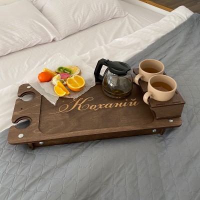 Деревянный столик для завтраков Деревянный столик для завтраков