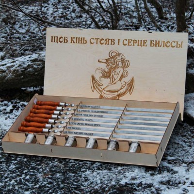 Набор шампуров с деревянными ручками в корбке Набор шампуров с деревянными ручками в корбке