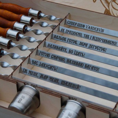 Набор шампуров с деревянными ручками в корбке Набор шампуров с деревянными ручками в корбке