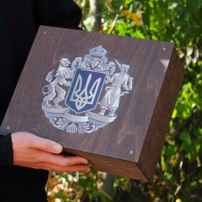 Алкогольний наливатор-дозатор напоїв на 4 чарки (Тризуб) Алкогольний наливатор-дозатор напоїв на 4 чарки (Тризуб)