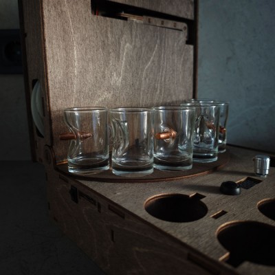 Алкогольный наливатор на 6 рюмок с вставками Алкогольный наливатор на 6 рюмок с вставками