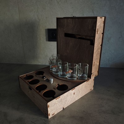 Алкогольный наливатор на 6 рюмок с вставками Алкогольный наливатор на 6 рюмок с вставками